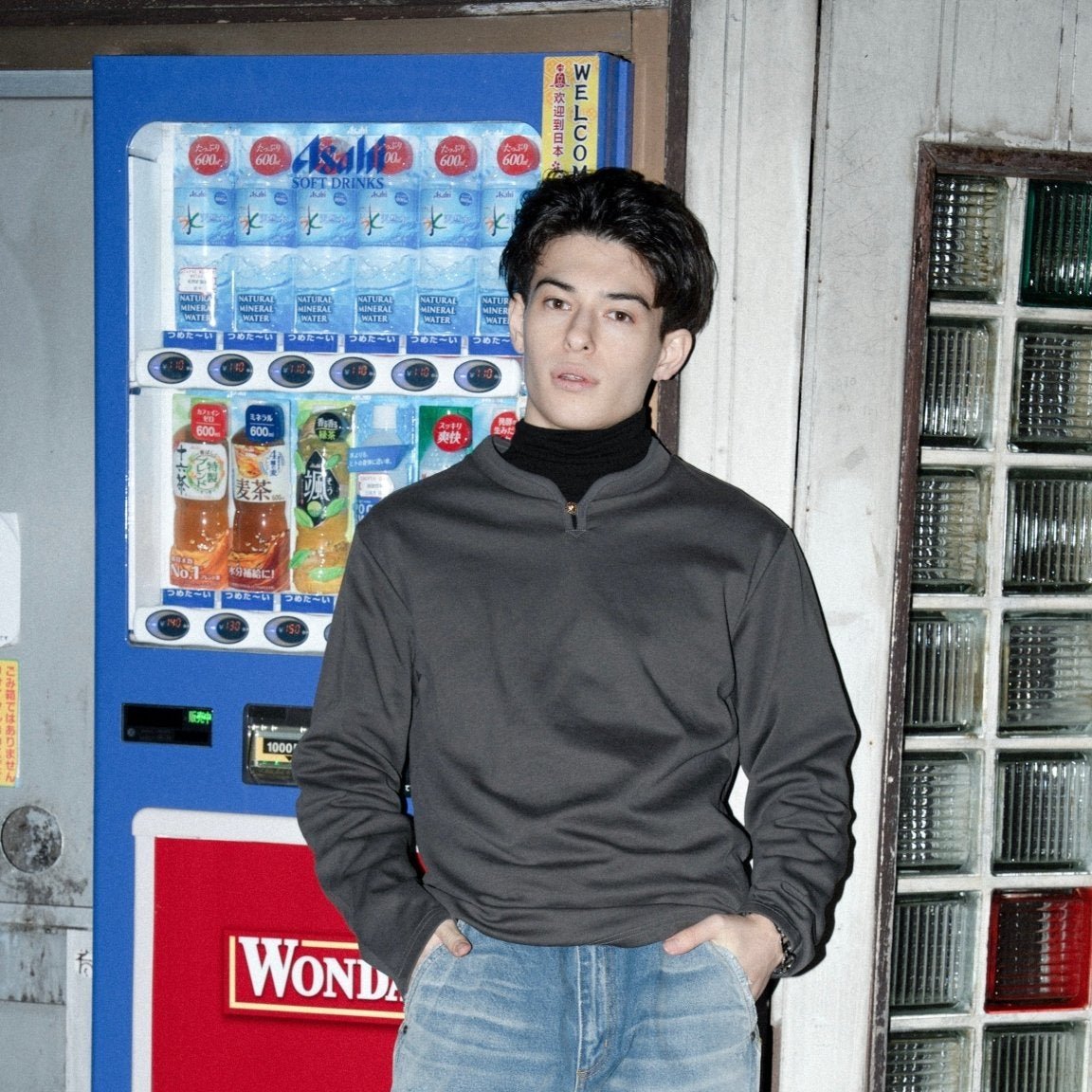 Golden Button High Collar Long Sleeve T-Shirt 金鈕企領長袖T-Shirt
