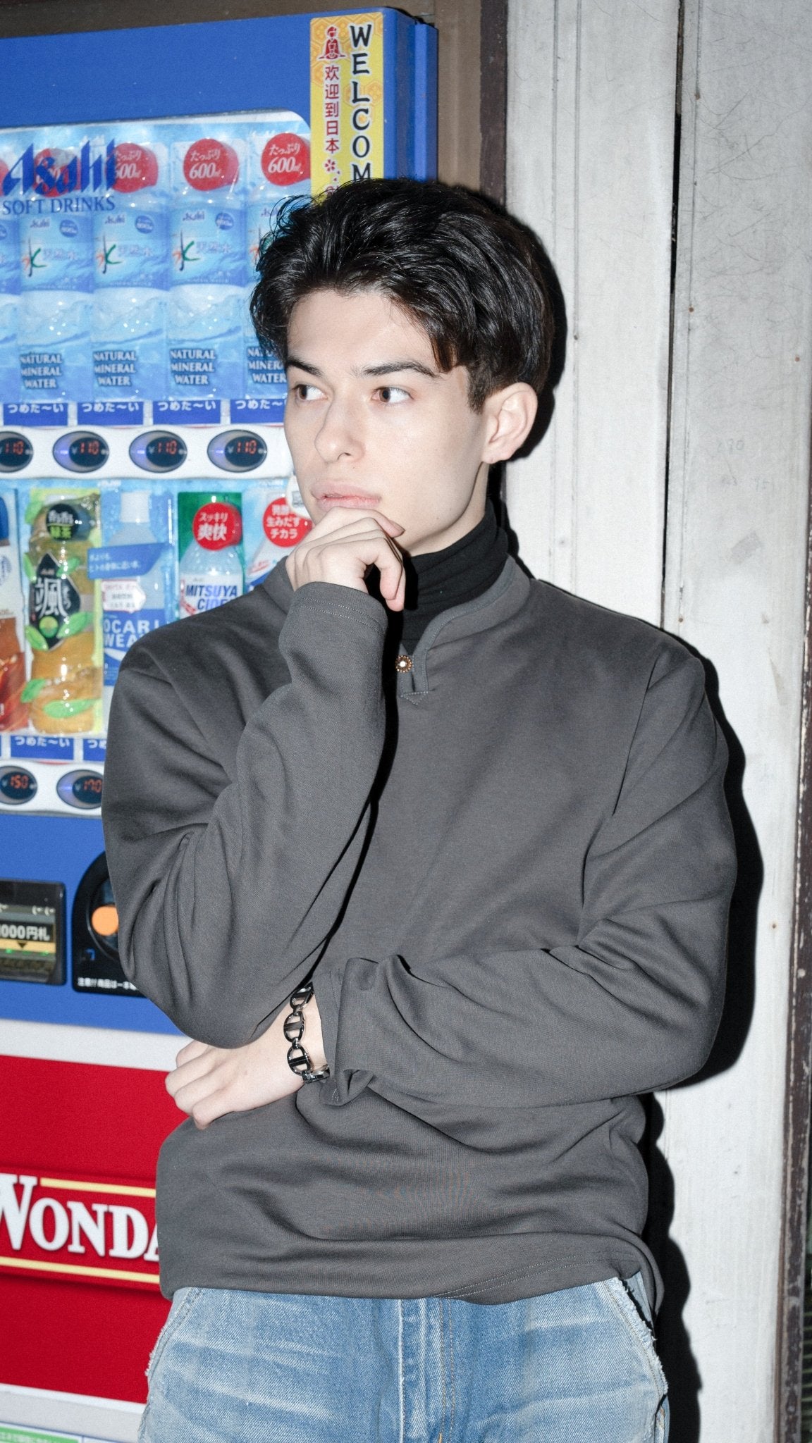 Golden Button High Collar Long Sleeve T-Shirt 金鈕企領長袖T-Shirt