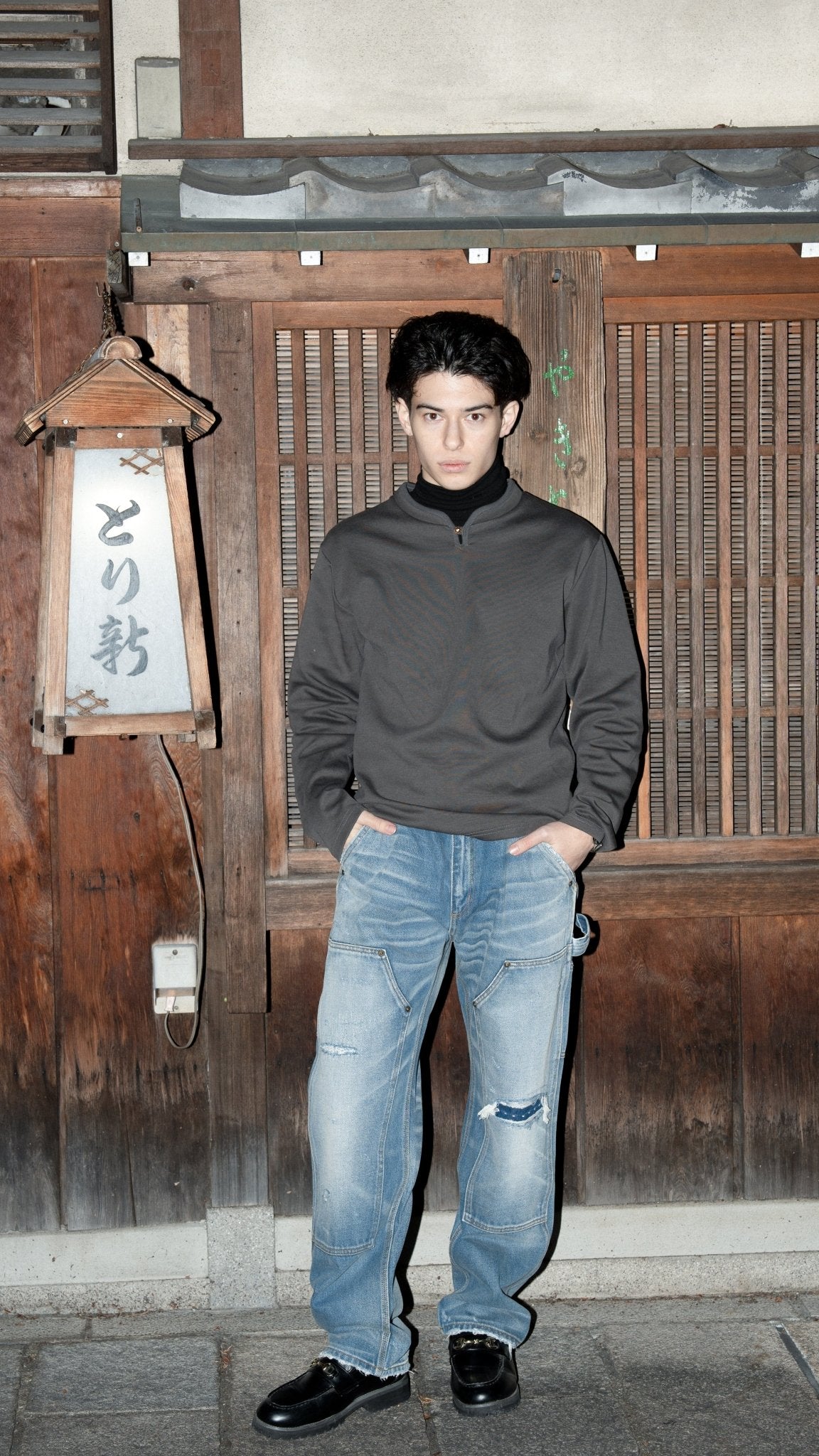 Golden Button High Collar Long Sleeve T-Shirt 金鈕企領長袖T-Shirt
