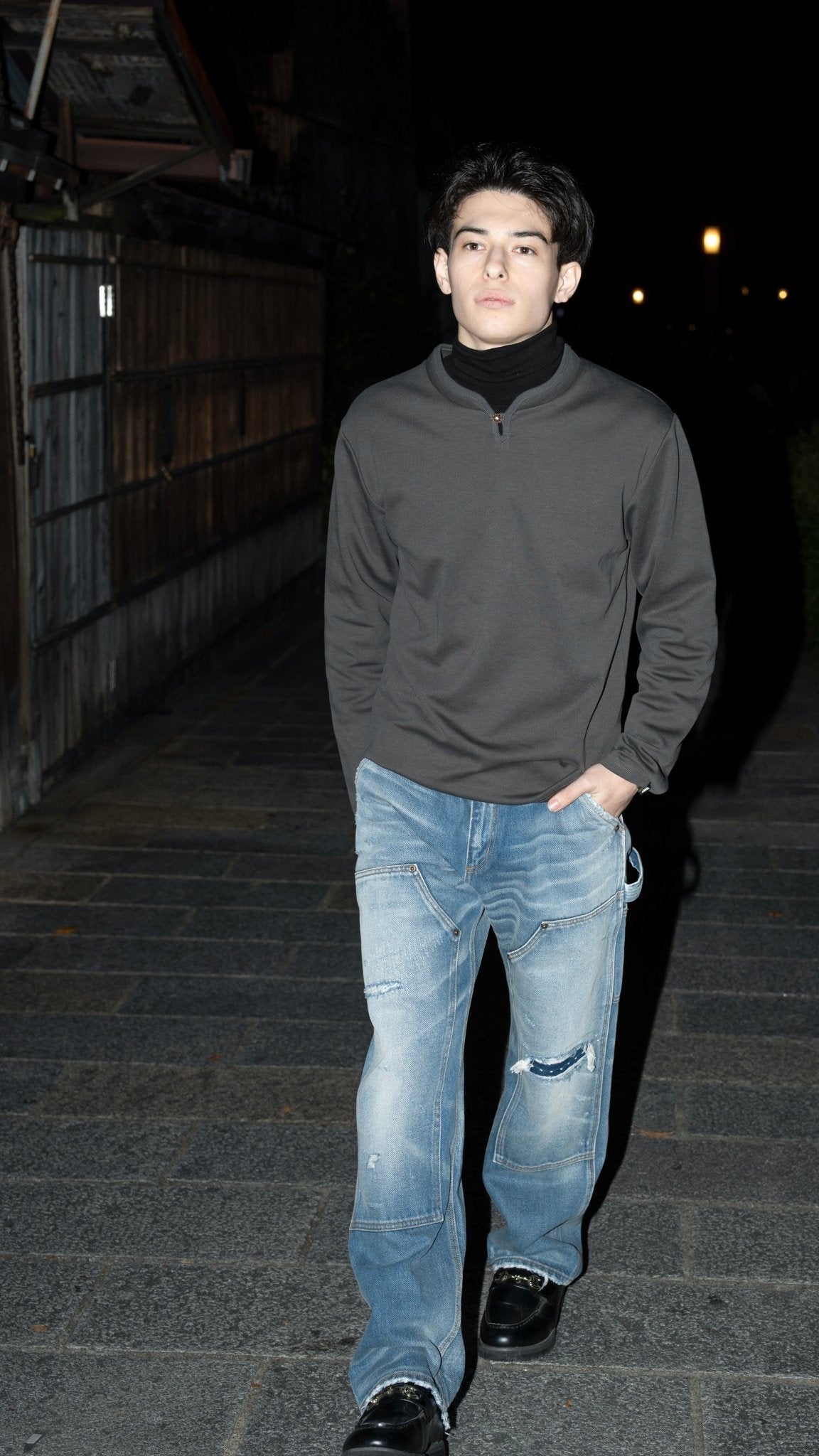 Golden Button High Collar Long Sleeve T-Shirt 金鈕企領長袖T-Shirt