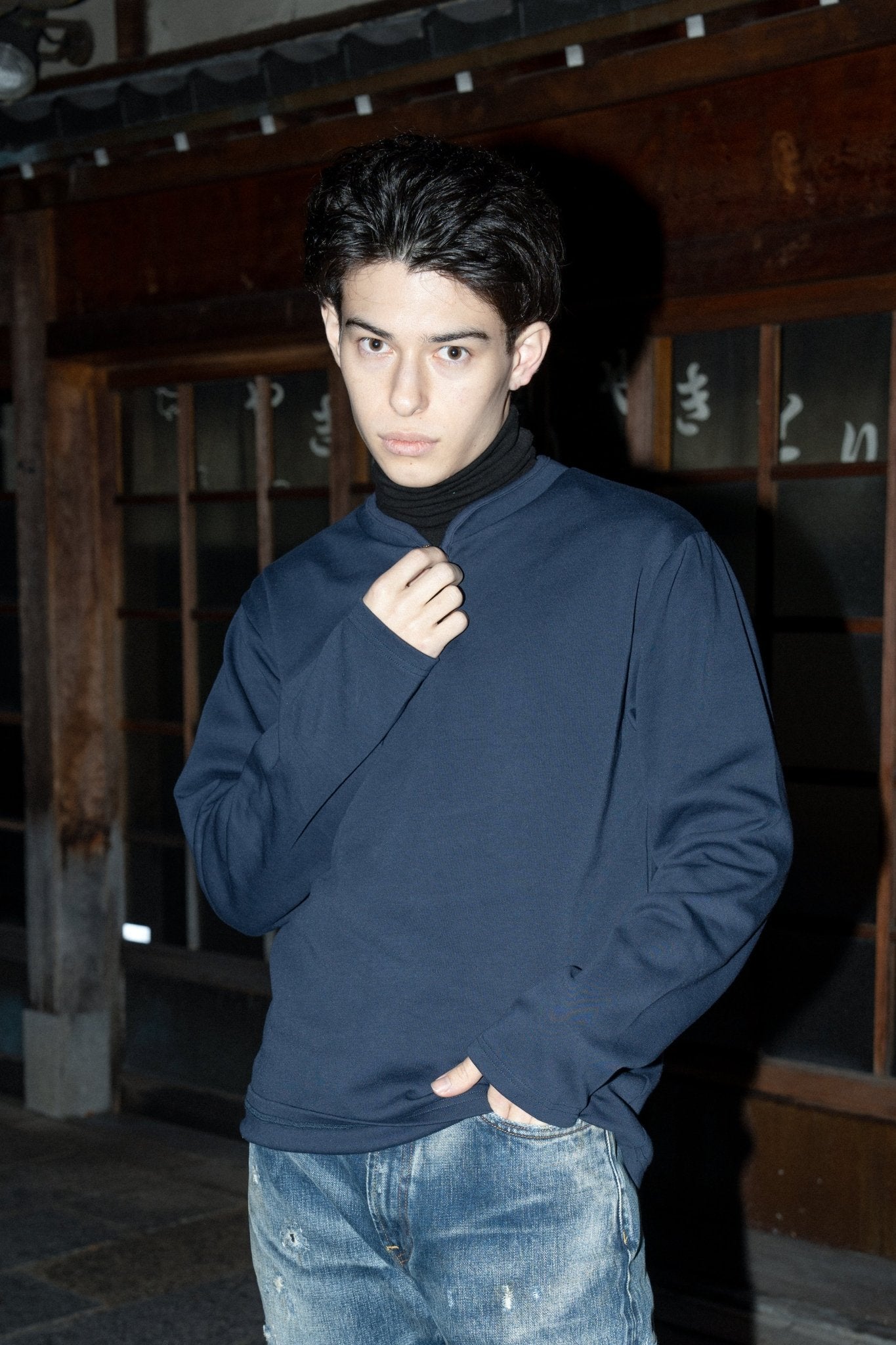 Golden Button High Collar Long Sleeve T-Shirt 金鈕企領長袖T-Shirt
