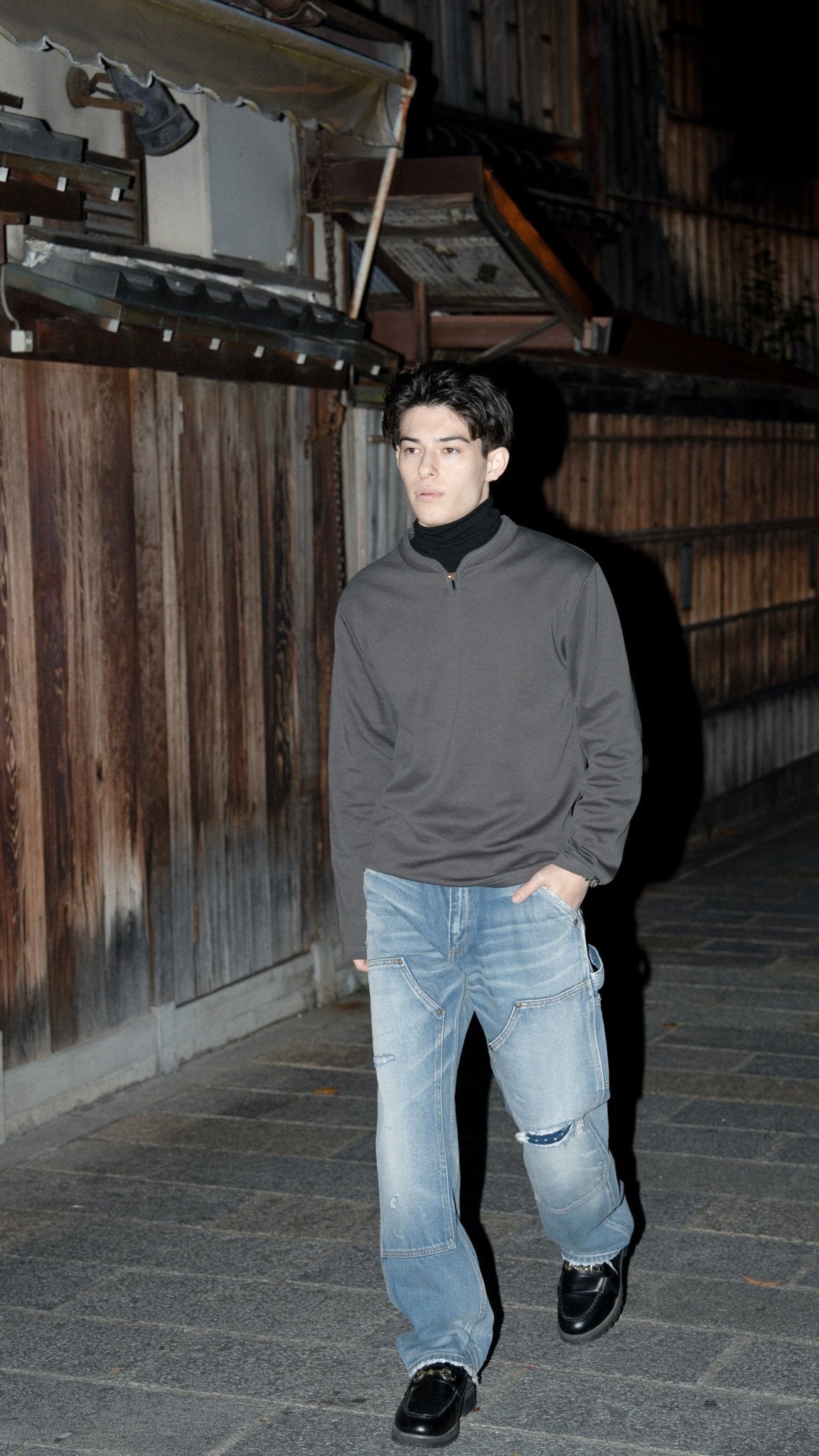Golden Button High Collar Long Sleeve T-Shirt 金鈕企領長袖T-Shirt