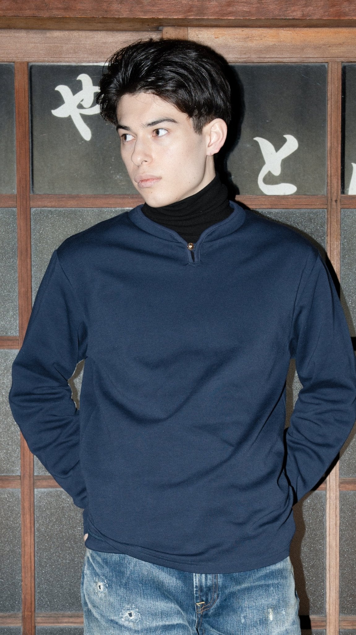 Golden Button High Collar Long Sleeve T-Shirt 金鈕企領長袖T-Shirt